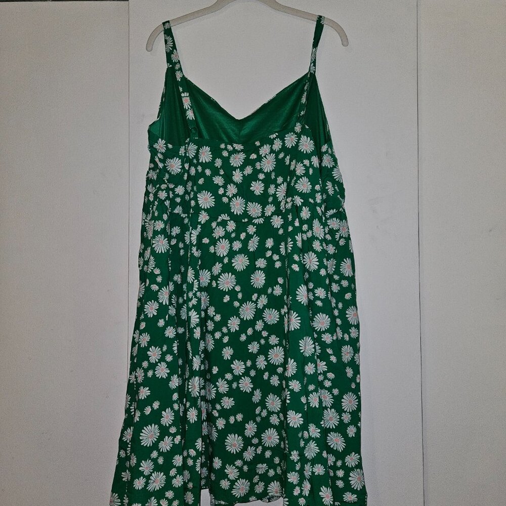 NWOT Torrid Mini Challis Skater Dress - Green w/ White Daisies (2X) - Picture 5 of 8